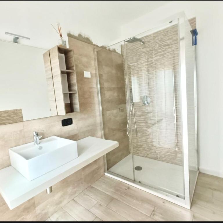 Redroom-house - Camera Matrimoniale Deluxe con 1 Letto Supplementare - 21