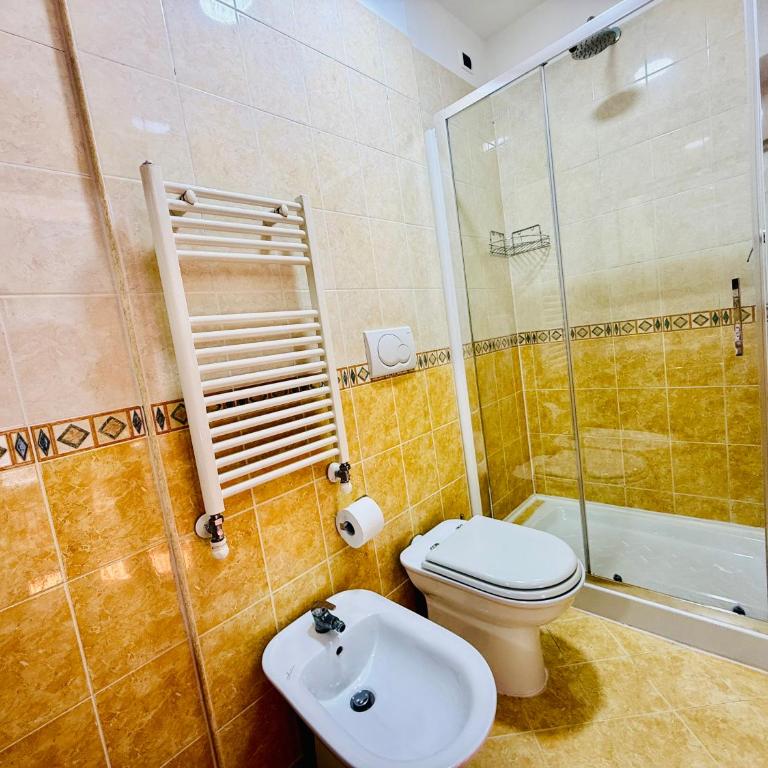 Hotel Oscar Suite - Camera Tripla Luxury - 8