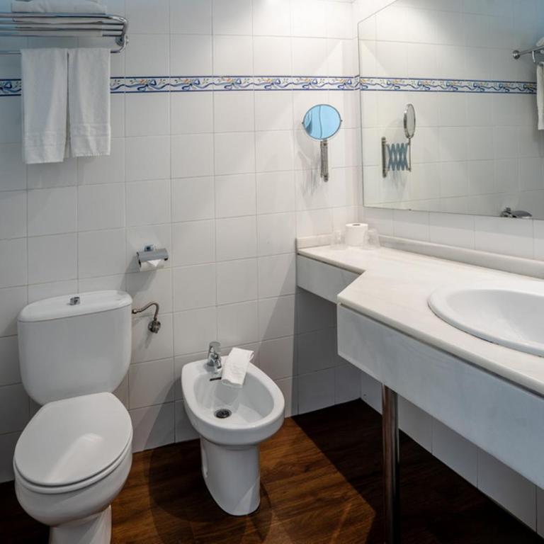 Hotel Simon - Habitación doble de Confort con balcón - 5