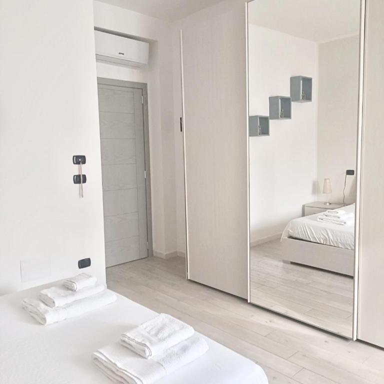 Redroom-house - Camera Matrimoniale Deluxe con 1 Letto Supplementare - 9