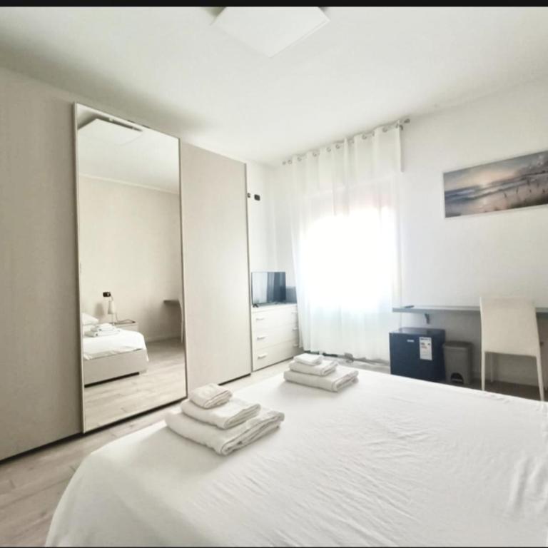 Redroom-house - Camera Matrimoniale Deluxe con 1 Letto Supplementare - 7