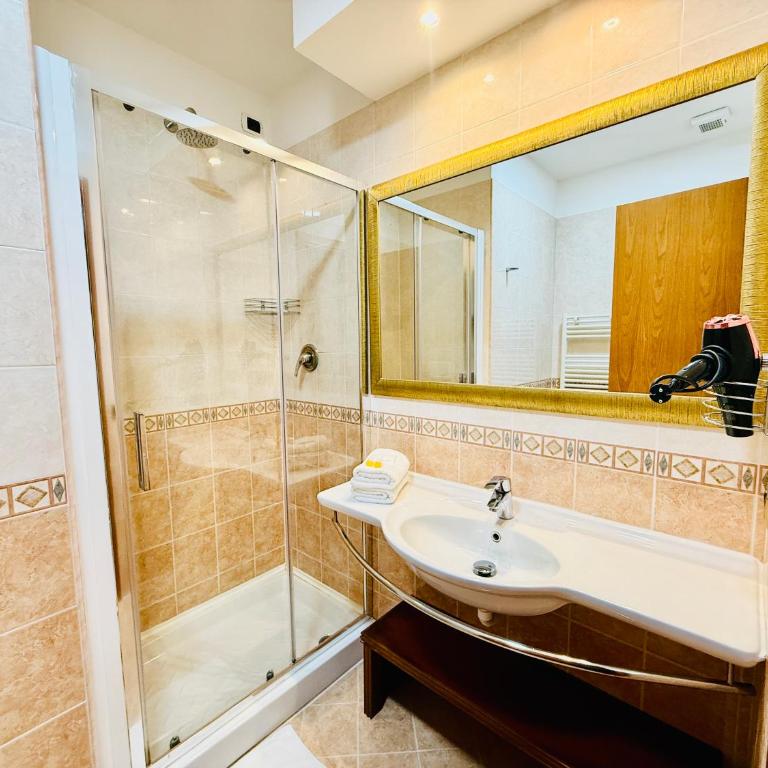 Hotel Oscar Suite - Camera Superior Deluxe Matrimoniale/Doppia con Letti Singoli - 4
