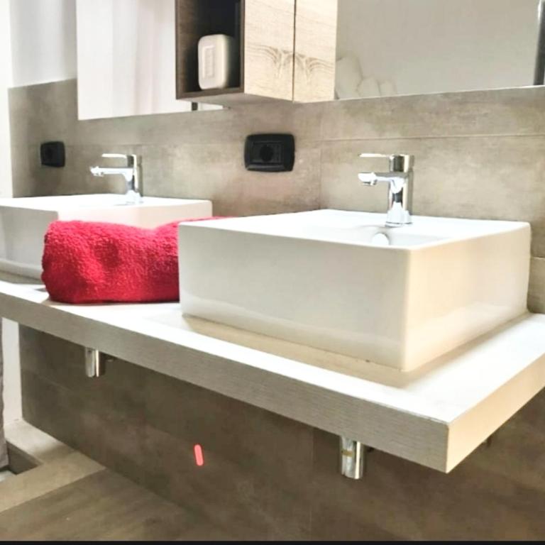 Redroom-house - Camera Matrimoniale Deluxe con 1 Letto Supplementare - 5