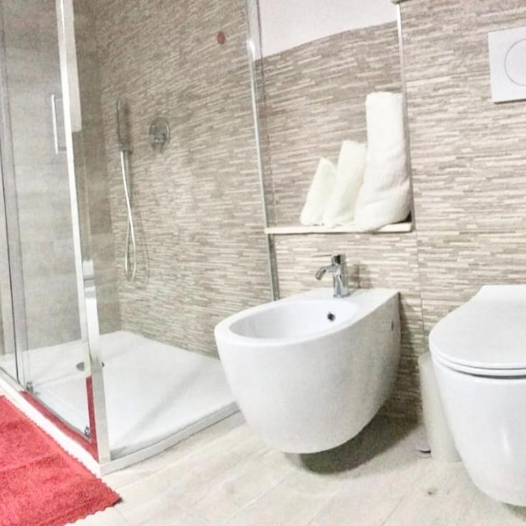 Redroom-house - Camera Matrimoniale Deluxe con 1 Letto Supplementare - 3