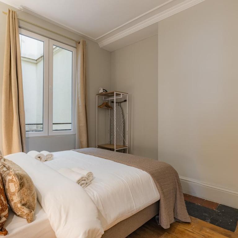 Elegant 3-Bedroom Apartment in the Heart of Historic Paris - Three-Bedroom Apartment - 8