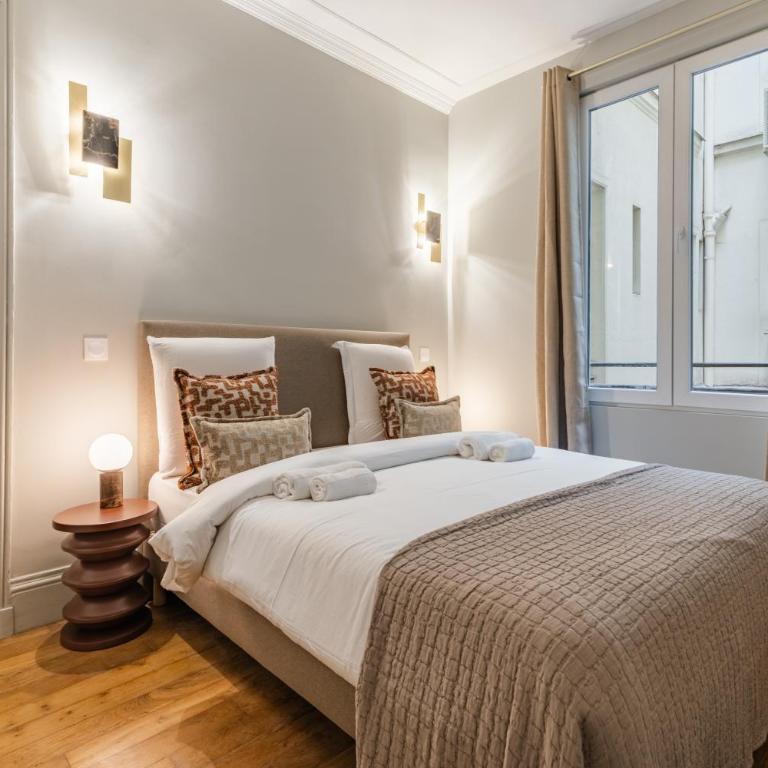 Elegant 3-Bedroom Apartment in the Heart of Historic Paris - Three-Bedroom Apartment - 7