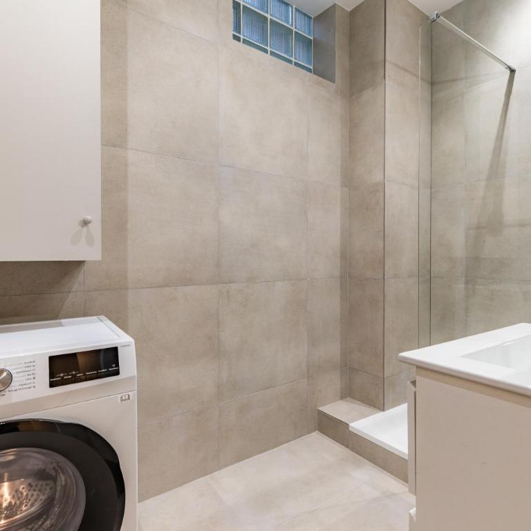 Elegant 3-Bedroom Apartment in the Heart of Historic Paris - Three-Bedroom Apartment - 12