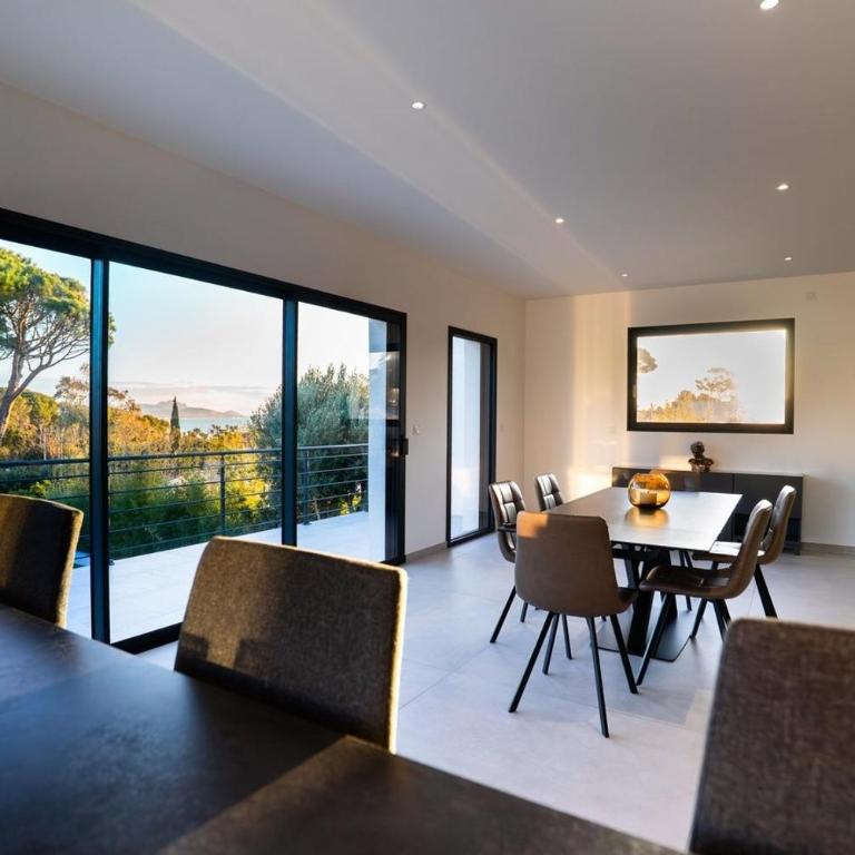 Villa Saint Aygulf - Vue mer avec Piscine Privée - Four-Bedroom House - 3