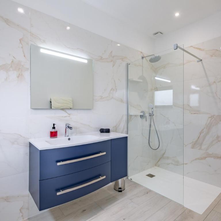 Villa Saint Aygulf - Vue mer avec Piscine Privée - Four-Bedroom House - 36
