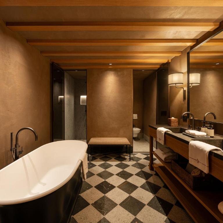 Castel Badia - The Leading Hotels of the World - Camera Matrimoniale Deluxe - 3