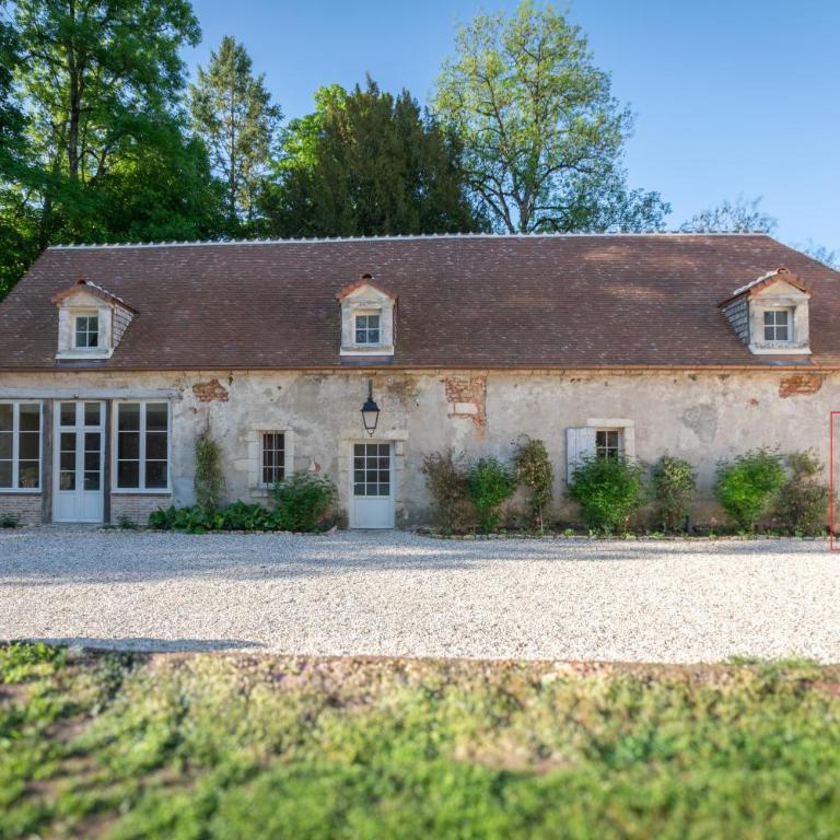 La maison des romans du Château du Sollier - Charme Calme Confort Climatisation - à 5mn du péage de Bourges à la campagne - stationnement privé -Panette Collection - Appartement 1 Chambre Deluxe - 3
