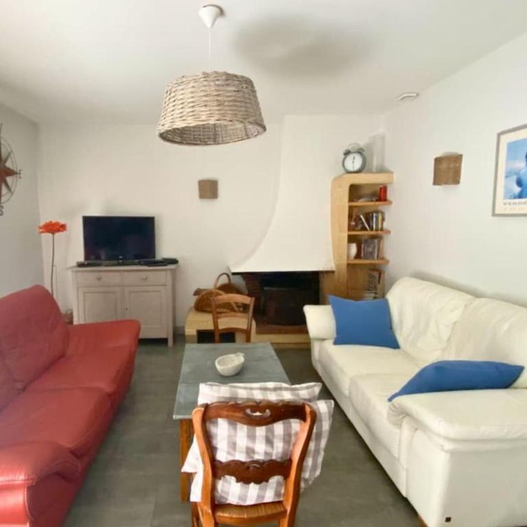 Maison des Lilas - 5 people - WiFi - Enclosed garden - Casa con 2 Camere da Letto - 5