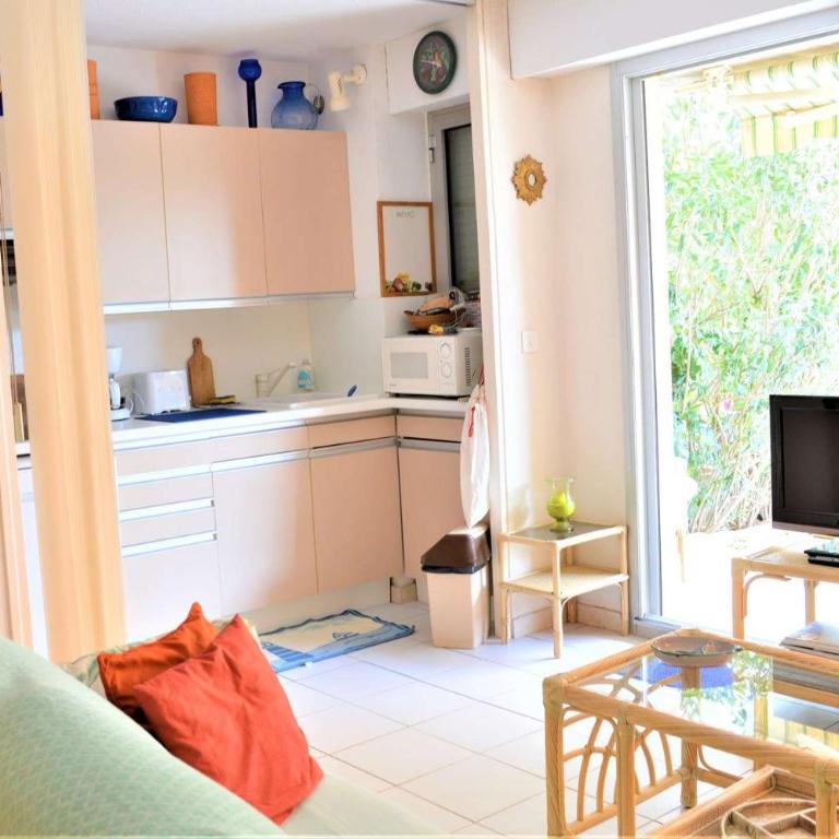 CA080-015 APPARTEMENT 3 PIÈCES - 5 personnes À CAVALAIRE SUR MER - Apartment mit 2 Schlafzimmern und Terrasse - 4