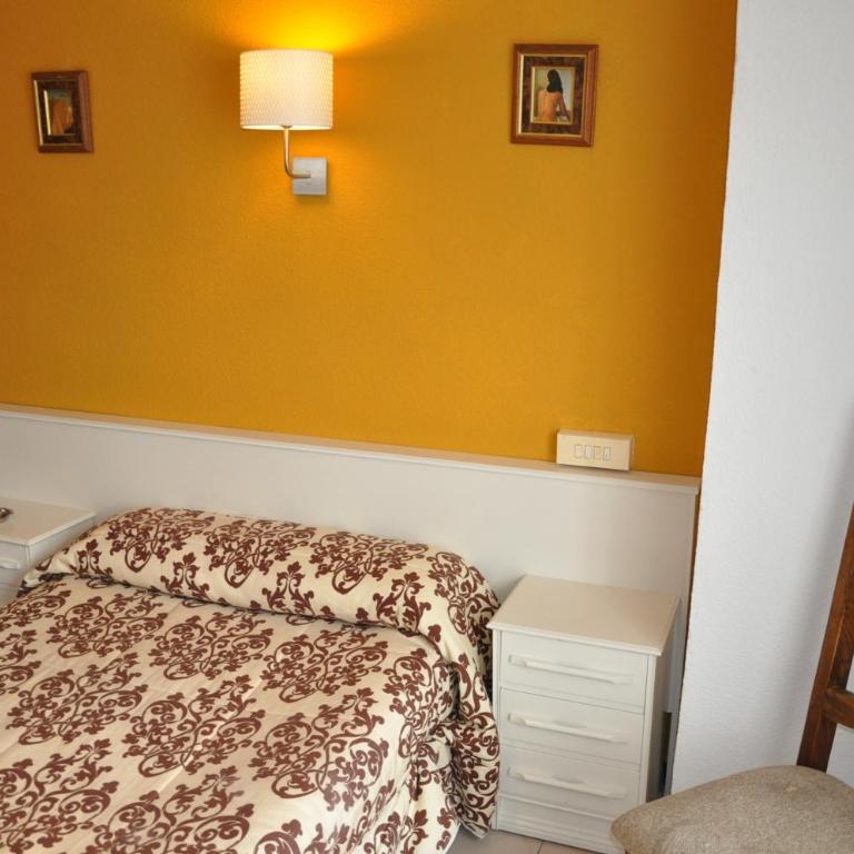 Hostel Central Zaragoza - Habitación Doble con ducha - 1 o 2 camas - 1