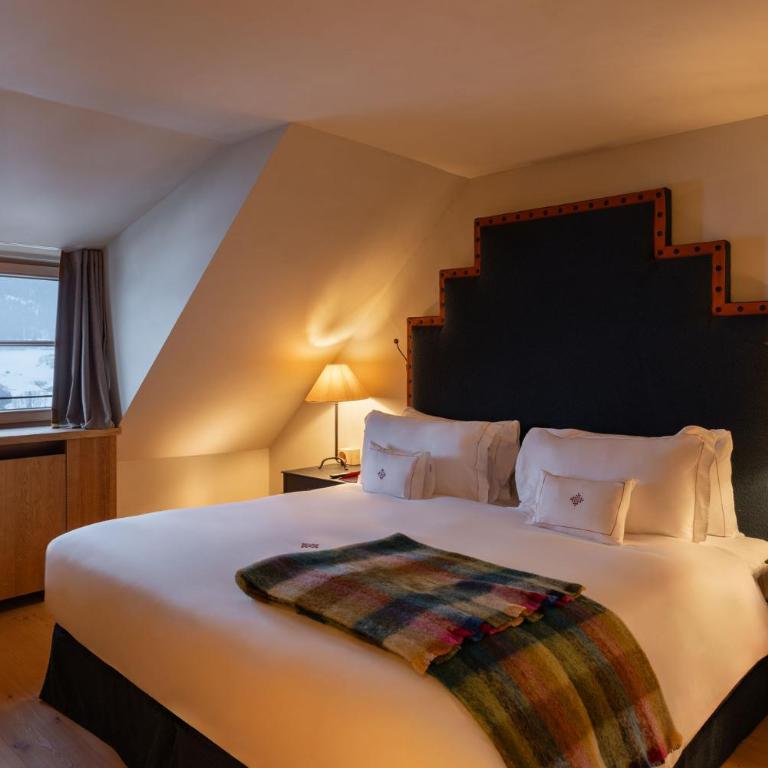 Castel Badia - The Leading Hotels of the World - Suite con Vista Montagna - 1