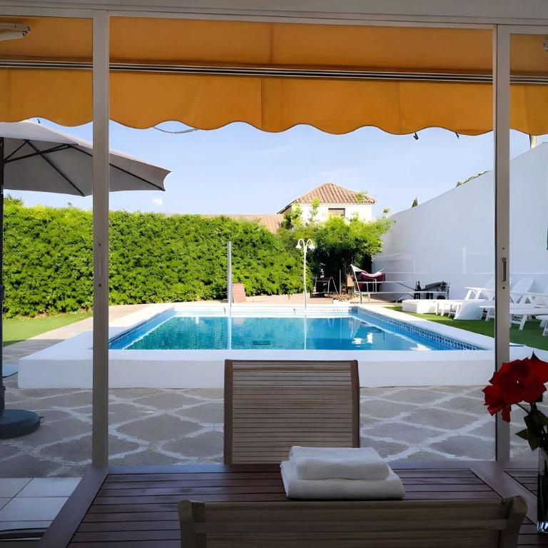 Chalet de Lujo con Piscina Privada cerca de Sevilla - Casa - 1