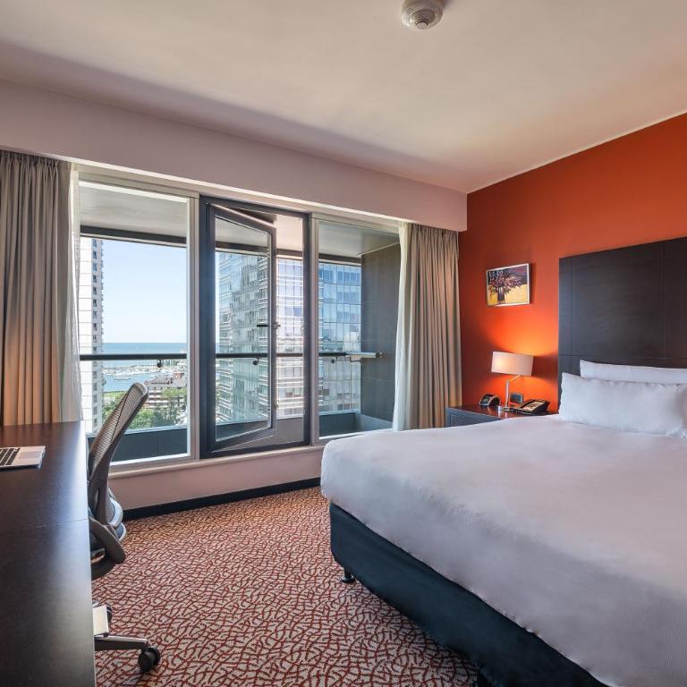 Hilton Garden Inn Montevideo - King Room with Balcony - 4
