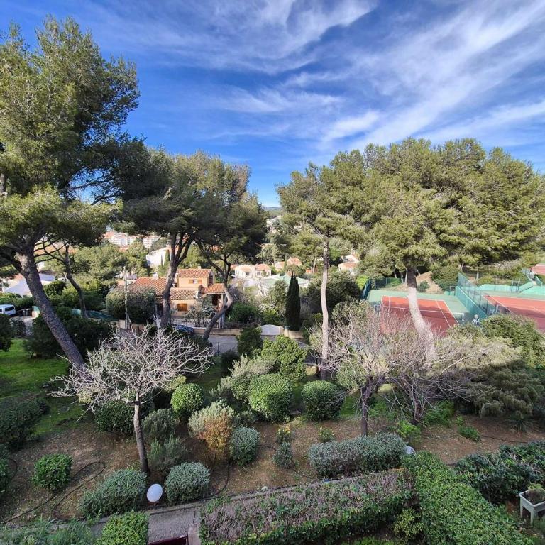 Appartement duplex, 6 couchages, parking, piscine, tennis - Appartement 2 Chambres - Vue sur Jardin - 14