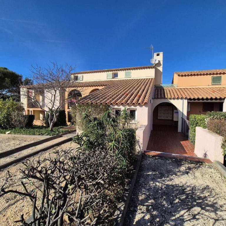 Appartement duplex, 6 couchages, parking, piscine, tennis - Appartement 2 Chambres - Vue sur Jardin - 18