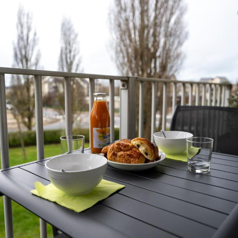 Le Ptit Charmant - 1km de la Plage - Two-Bedroom Apartment - 9