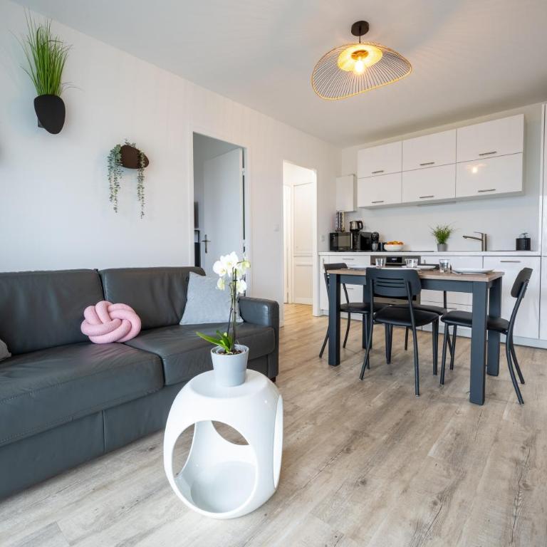 Le Ptit Charmant - 1km de la Plage - Two-Bedroom Apartment - 7