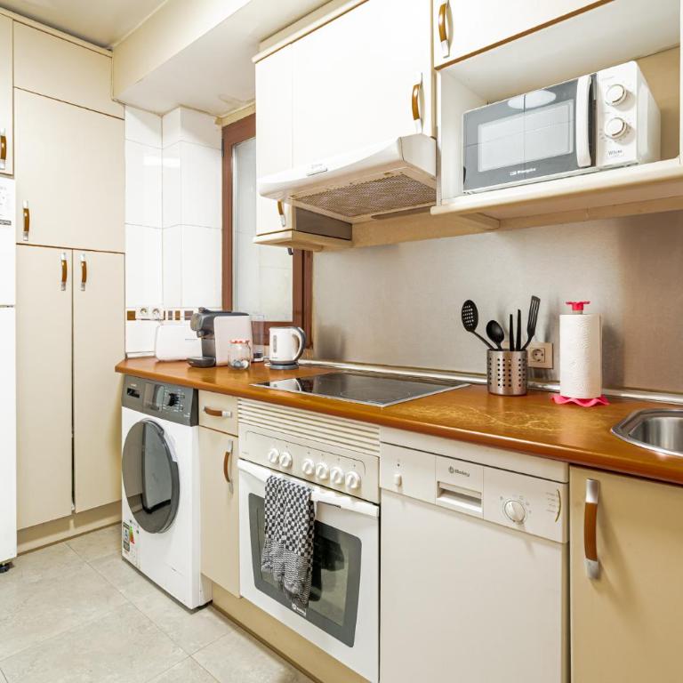 Luminoso, pleno Madrid - Two-Bedroom Apartment - 11