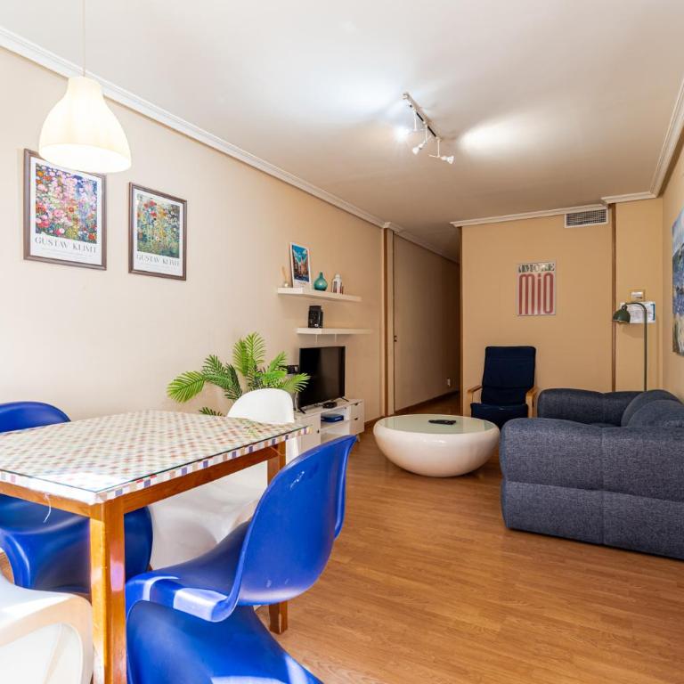 Luminoso, pleno Madrid - Two-Bedroom Apartment - 5