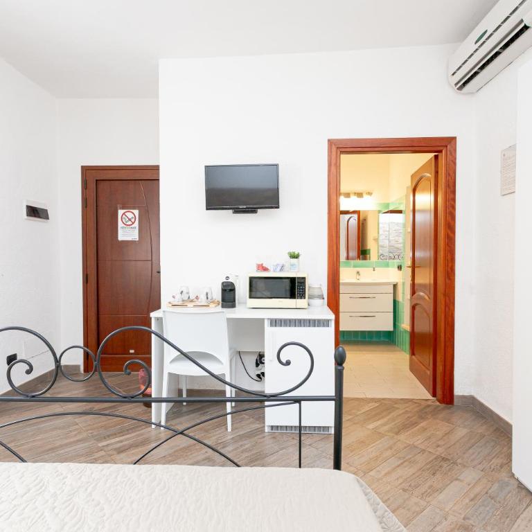 Affittacamere Mare Sole - Camera Matrimoniale con Bagno Privato - 11