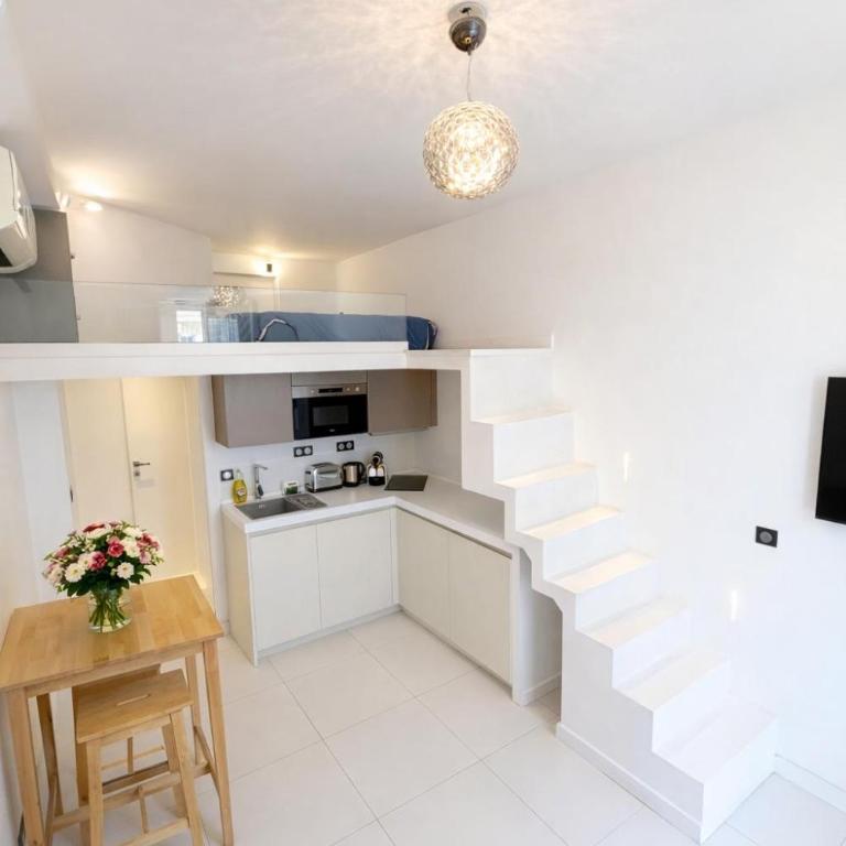 Studio à louer au cœur du Carré d or à Nice, rue Dalpozzo à 150 mètres des plages - Studio Duplex - 1