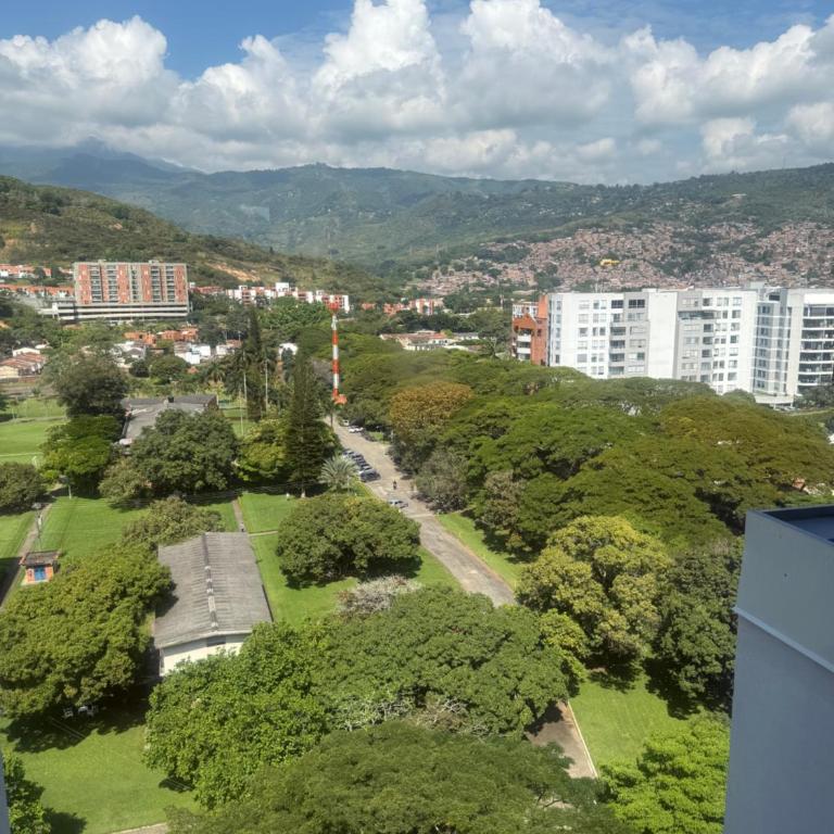 Guadalupe Heights Canaveralejo Cali VC - Deluxe One-Bedroom Apartment with City View - 6