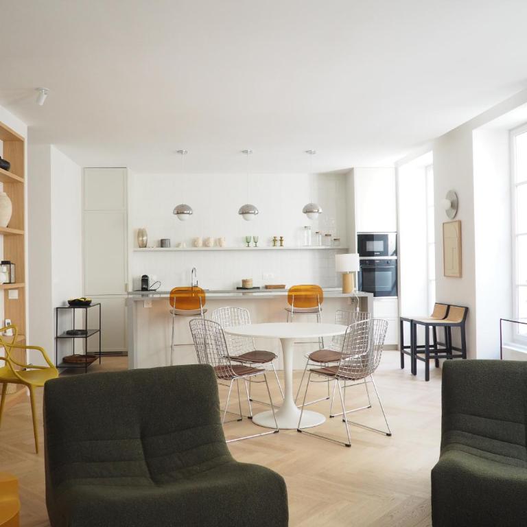 Beautiful bright apartment near Champs Elysées - Two-Bedroom Apartment - 1