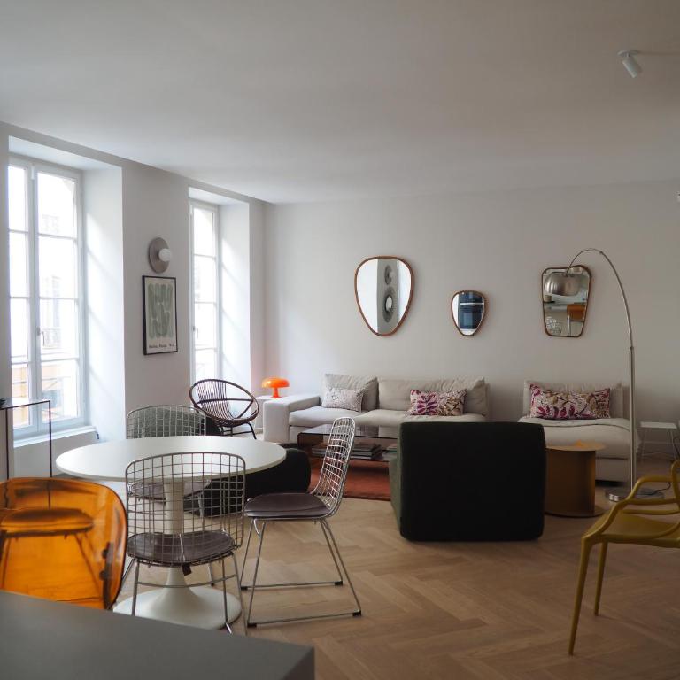 Beautiful bright apartment near Champs Elysées - Two-Bedroom Apartment - 15