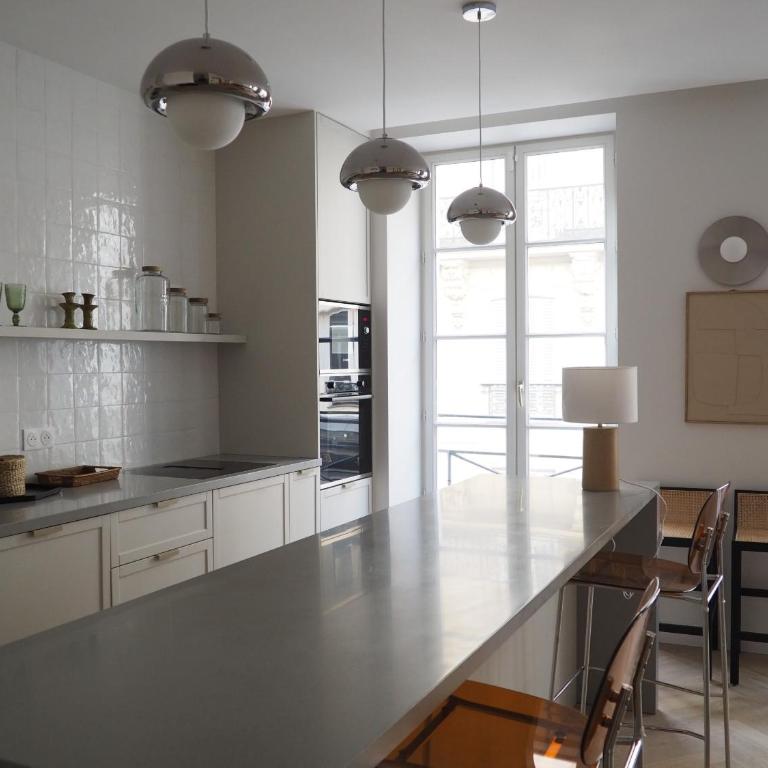 Beautiful bright apartment near Champs Elysées - Two-Bedroom Apartment - 14