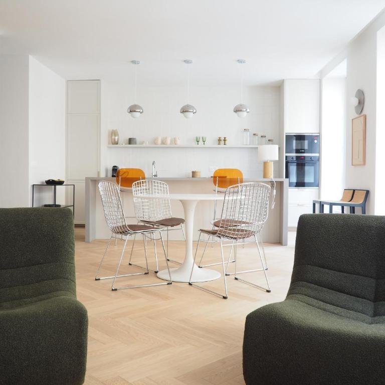 Beautiful bright apartment near Champs Elysées - Two-Bedroom Apartment - 17
