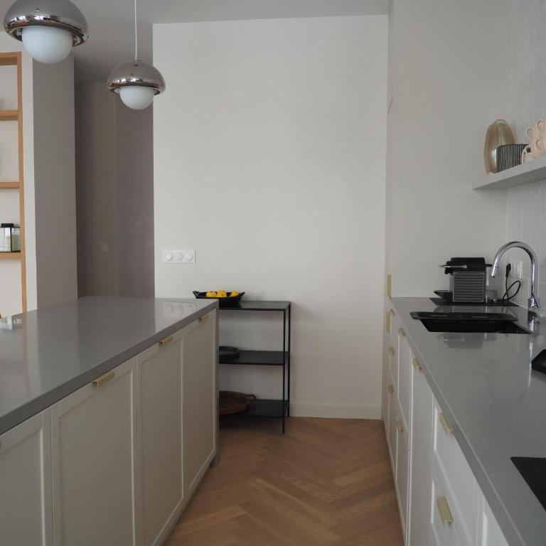 Beautiful bright apartment near Champs Elysées - Two-Bedroom Apartment - 19
