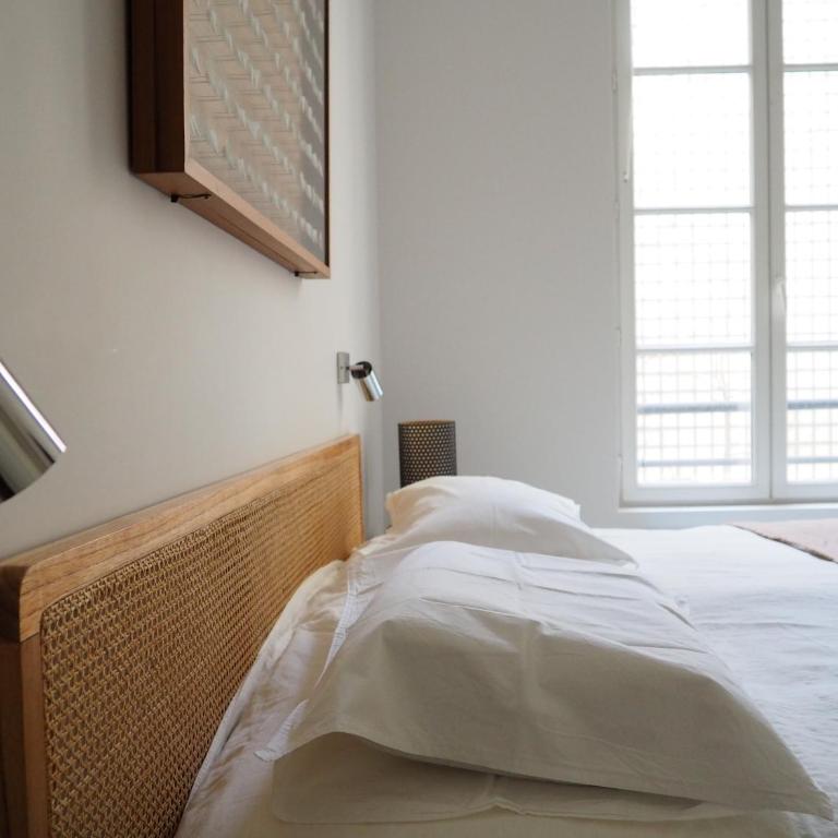 Beautiful bright apartment near Champs Elysées - Two-Bedroom Apartment - 28