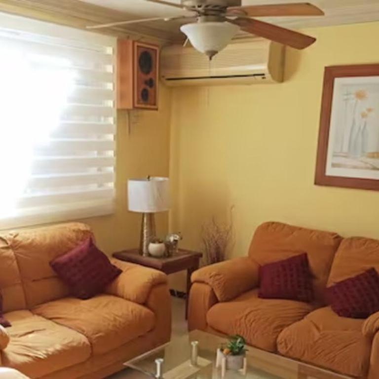 Casa Ejecutiva Completa - Three-Bedroom House - 1