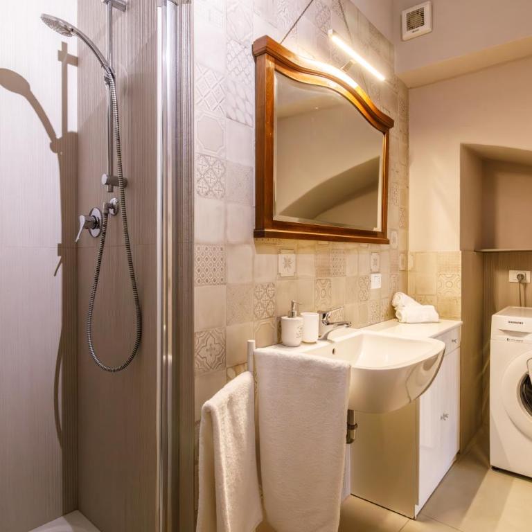 GuestHost - Porta Romana Studio & Apartment with Parking - Appartamento - 11