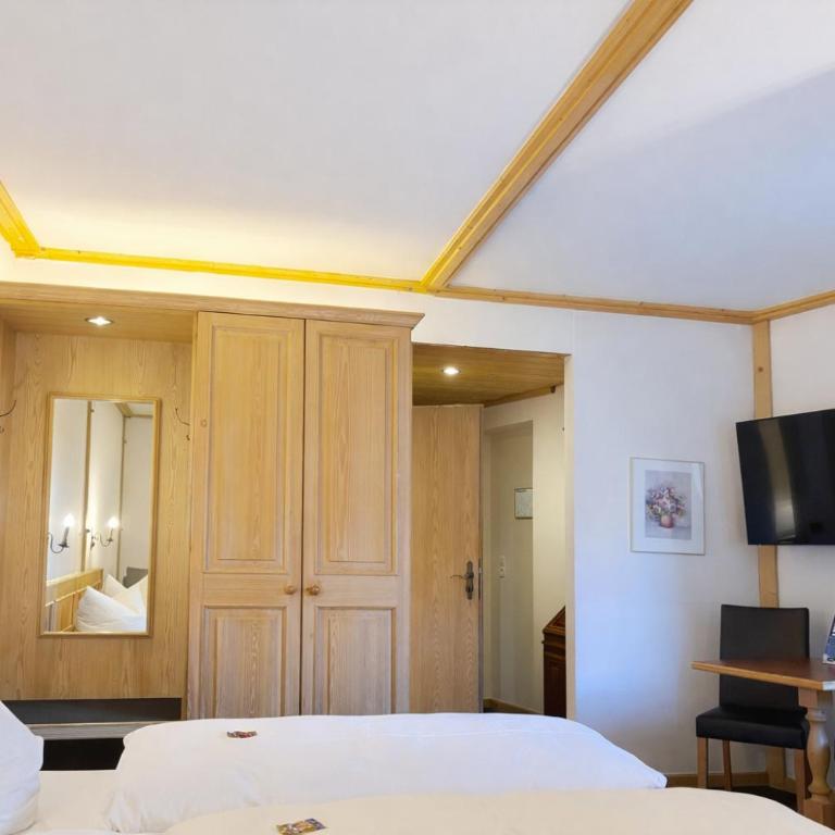 Hotel Grüner Baum - Deluxe Doppelzimmer mit Bad - 8