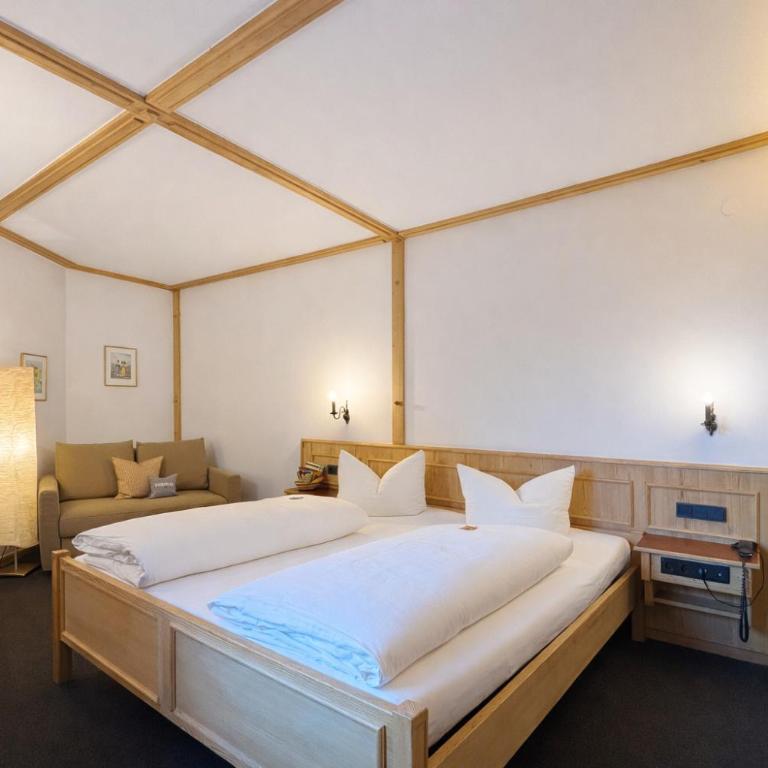 Hotel Grüner Baum - Deluxe Doppelzimmer mit Bad - 1