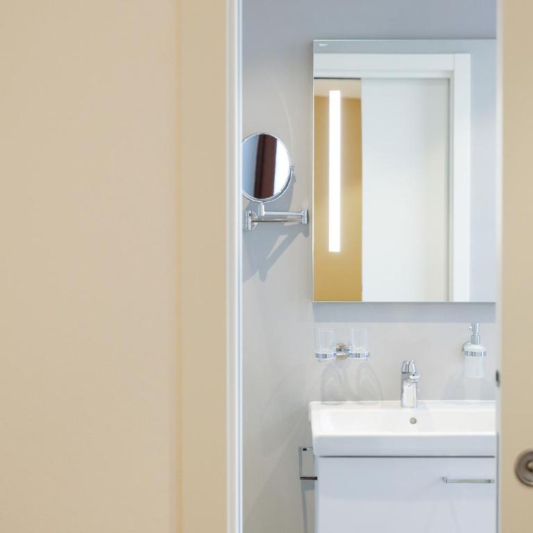 Boutique Hotel Piazza Grande Locarno - Easy Self Check-In - Camera Matrimoniale Standard - 9