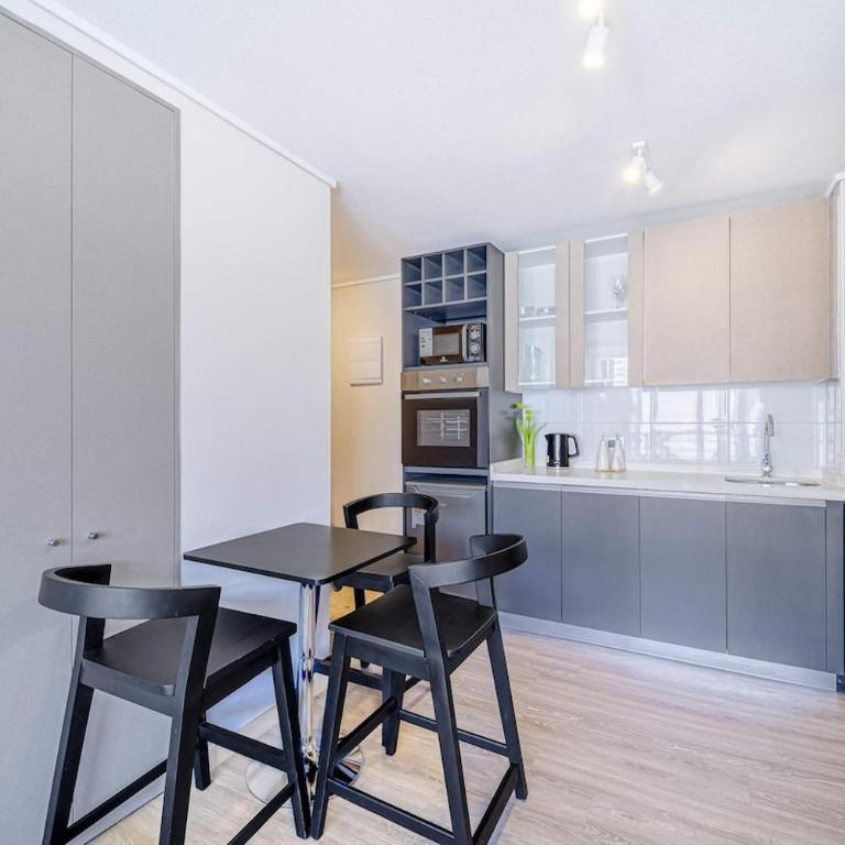 Vista Capital 2D 2B with Wifi and AC - Two-Bedroom Apartment - 8