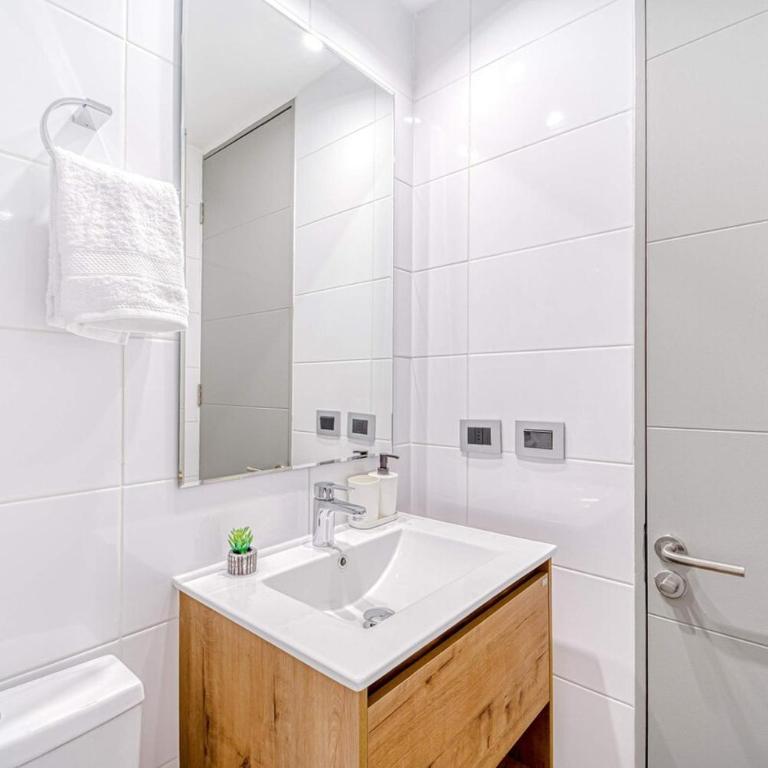 Vista Capital 2D 2B with Wifi and AC - Two-Bedroom Apartment - 13