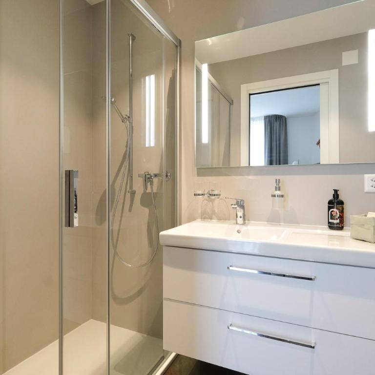 Boutique Hotel Piazza Grande Locarno - Easy Self Check-In - Junior Suite con Balcone - 10