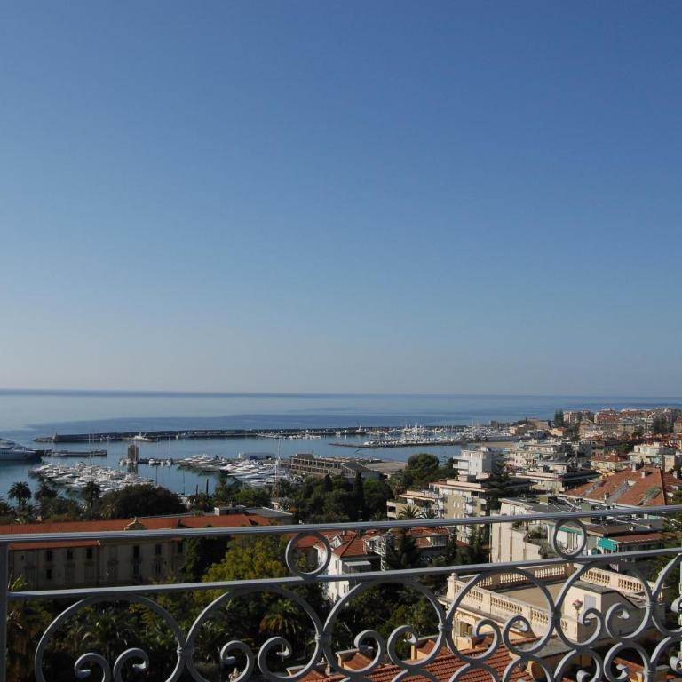 A Roof between the Sky and the Sea - Appartamento con 2 Camere da Letto, Terrazza e Vista Mare - 2