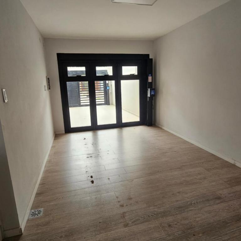 Departamento, con cochera y patio - One-Bedroom Apartment - 13
