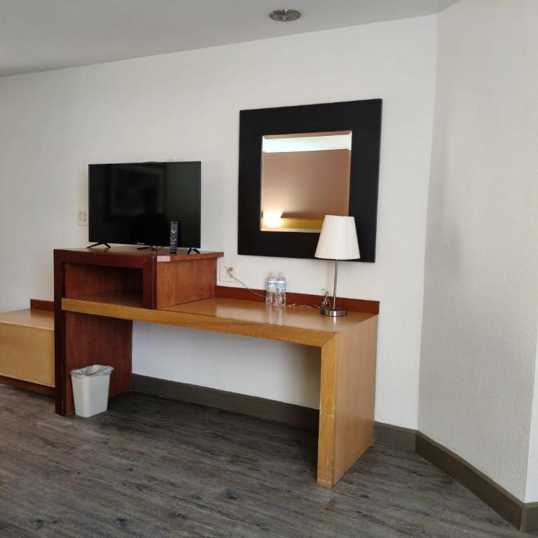 Hotel Mirabel - Superior King Room - 3