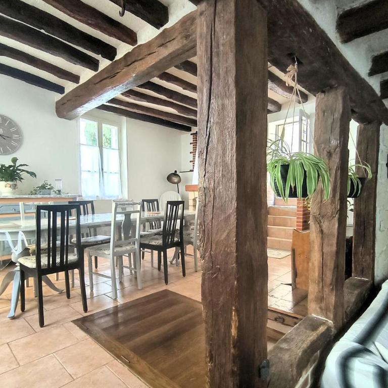 Charmante Maison De Ville - Five-Bedroom Holiday Home - 8