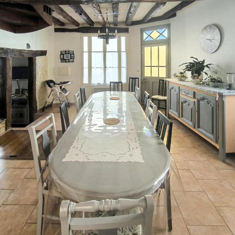Charmante Maison De Ville - Five-Bedroom Holiday Home - 9