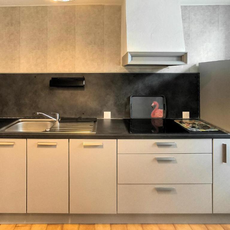 Charmante Maison De Ville - Five-Bedroom Holiday Home - 12